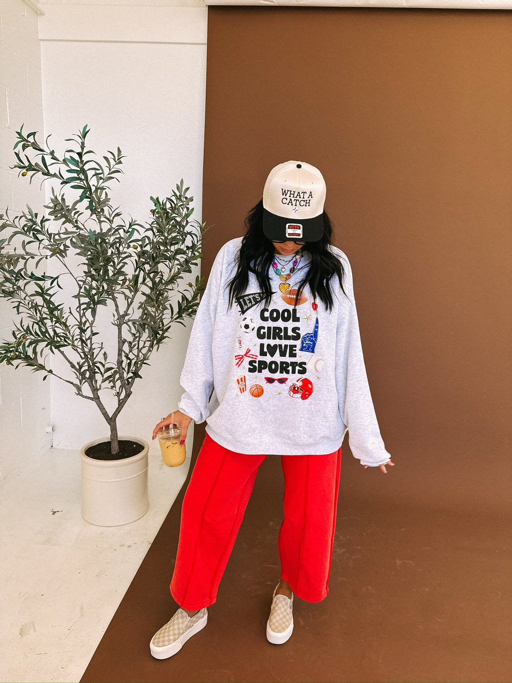 Cool Girls Love Sports Sweatshirt - Hanes / Ash