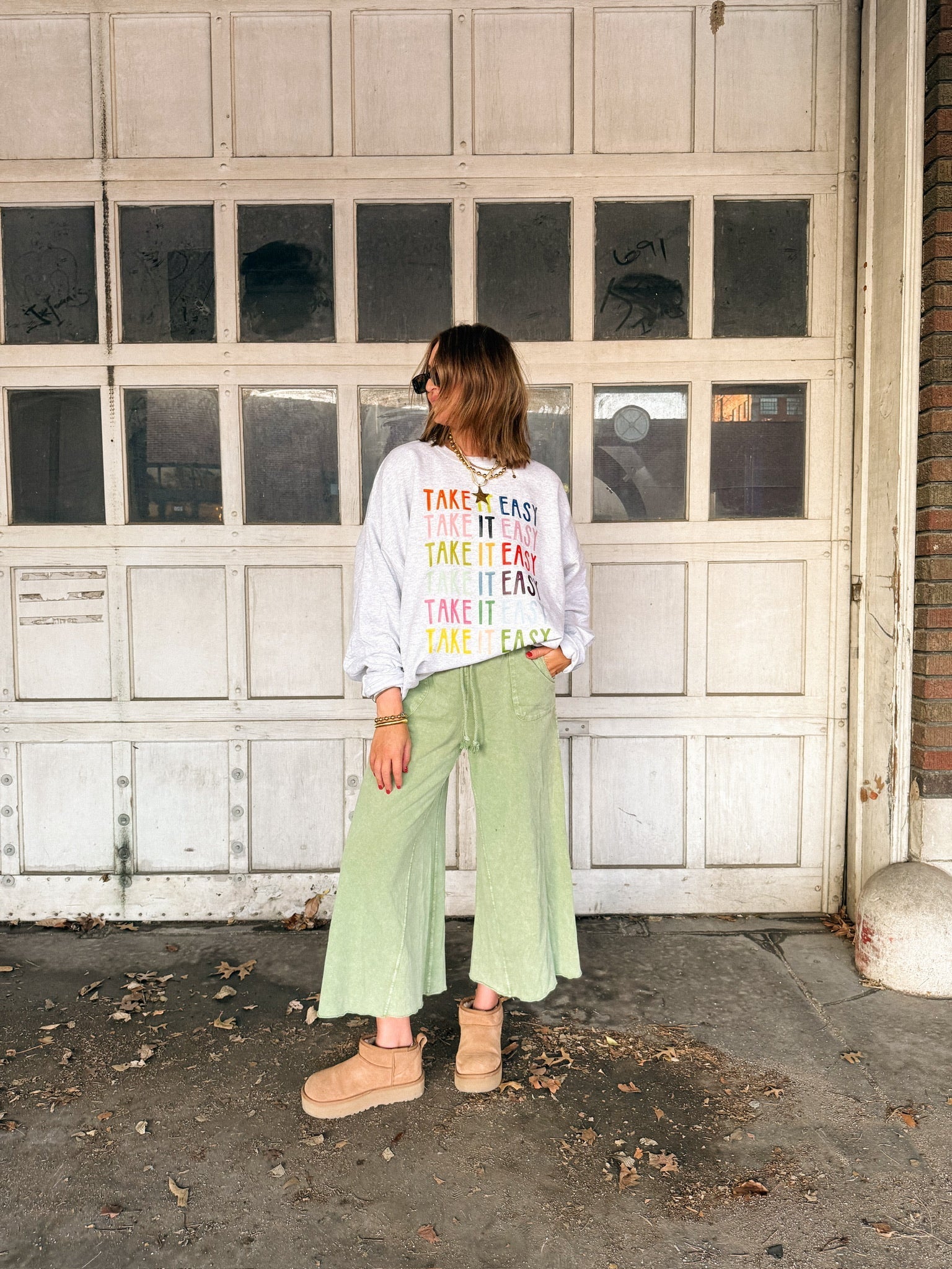 Take it Easy Sweatshirt - Hanes / Ash