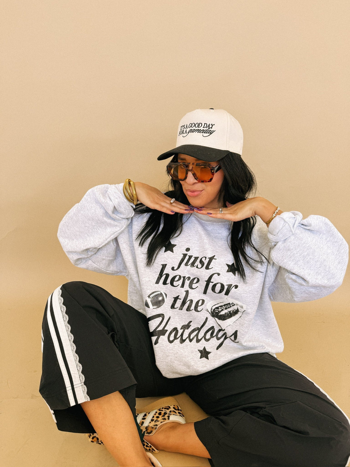 Here for the Hotdogs Sweatshirt - Hanes / Ash / Black