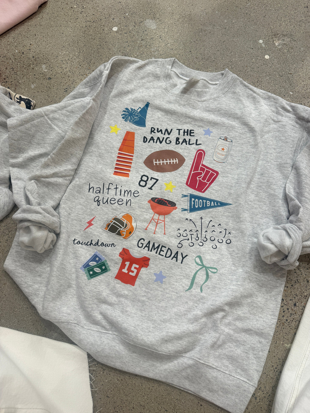 Halftime Queen Sweatshirt - Hanes / Ash