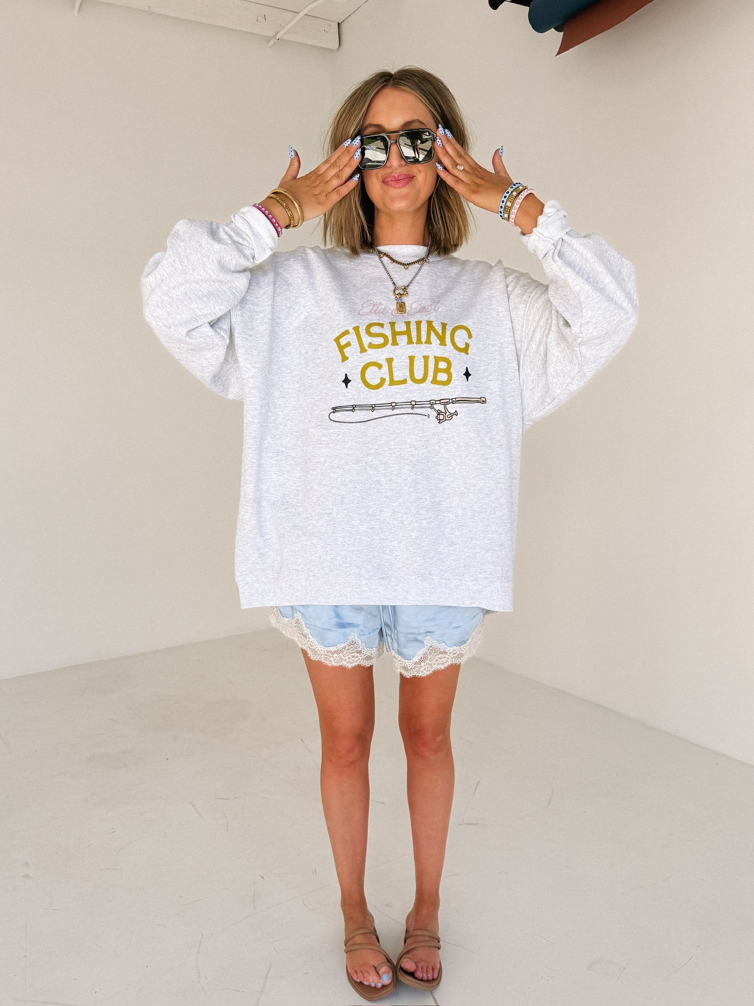 Fishing Club Sweatshirt - Hanes / Ash