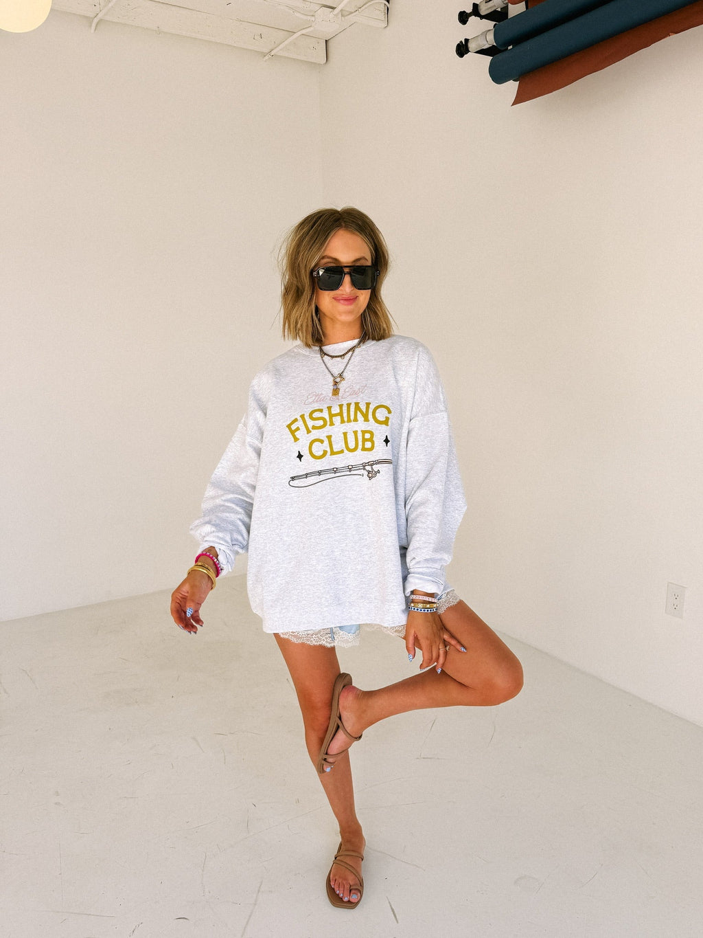 Fishing Club Sweatshirt - Hanes / Ash