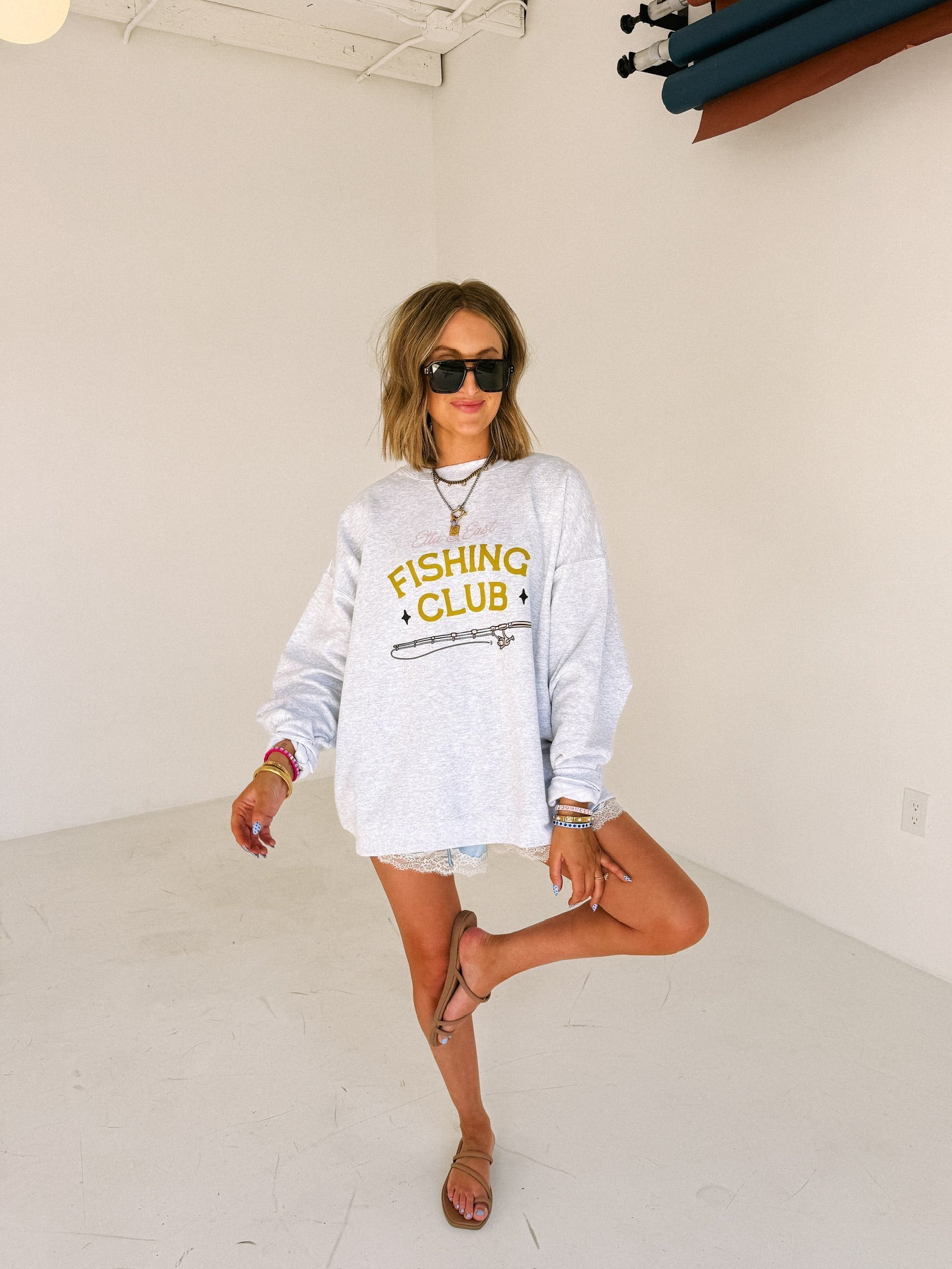Fishing Club Sweatshirt - Hanes / Ash