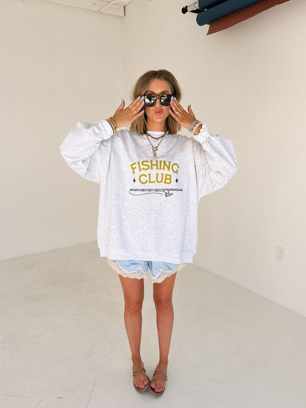Fishing Club Sweatshirt - Hanes / Ash