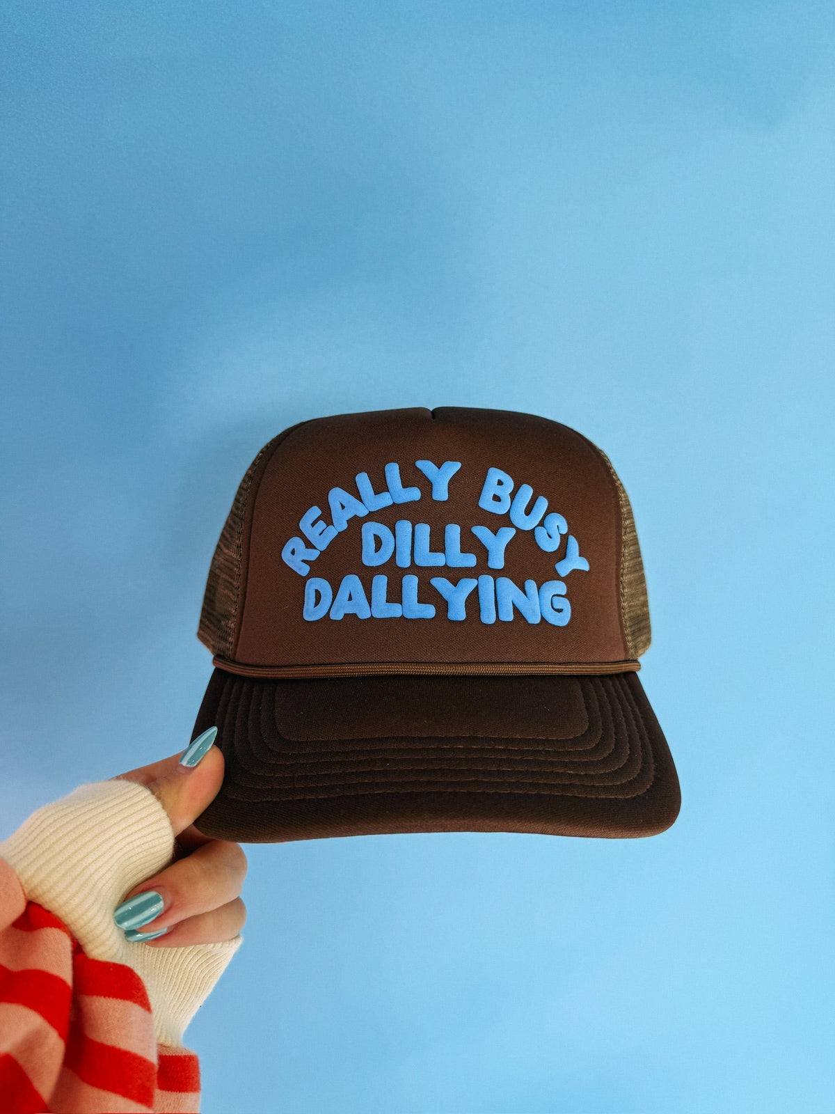Dilly Dally Trucker Hat - Brown/blue