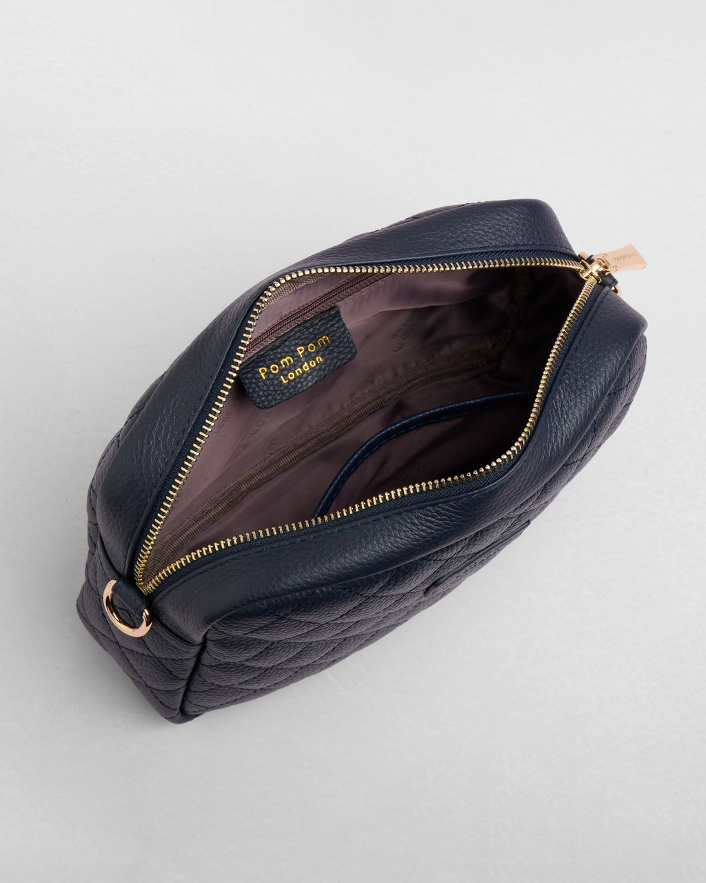 Quilted City Bag Navy & Accessories